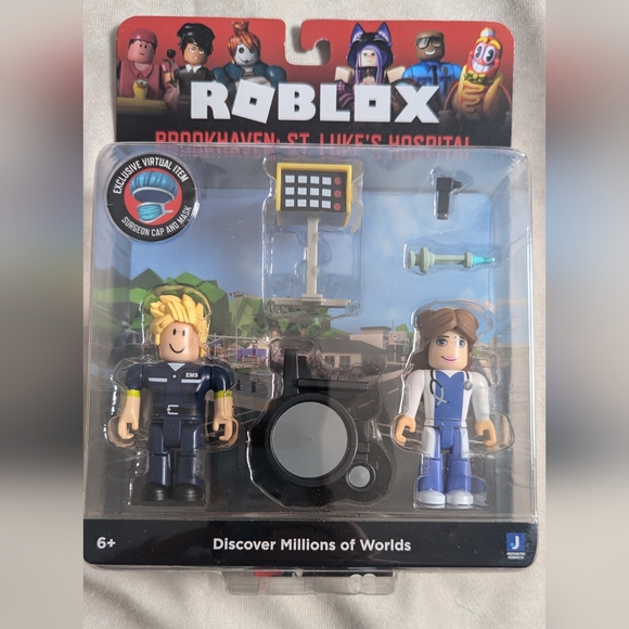 Roblox Brookhaven St. Luke's Hospital Figure Pack - Picture 2 of 4